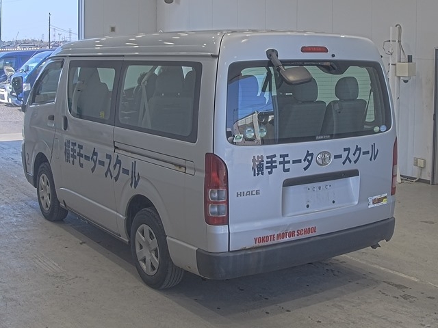 TOYOTA HIACE