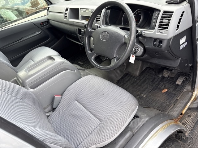 TOYOTA HIACE
