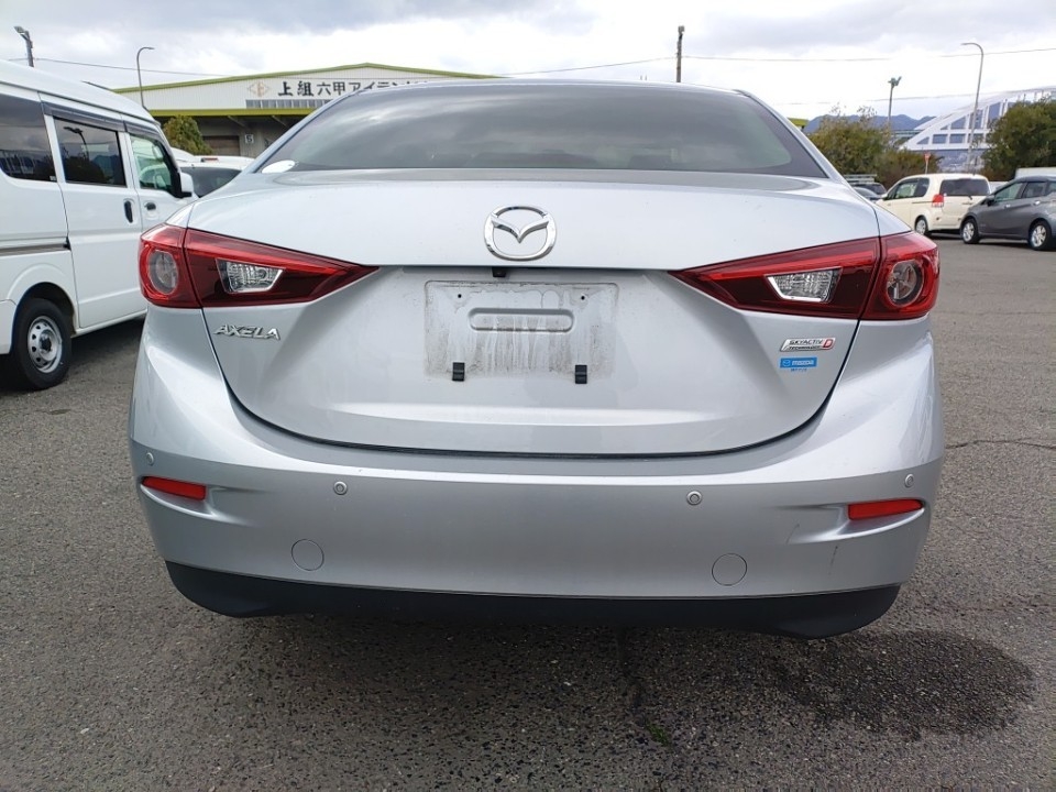 MAZDA AXELA