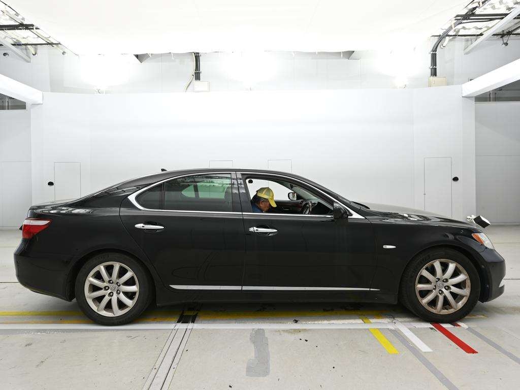 LEXUS LS460