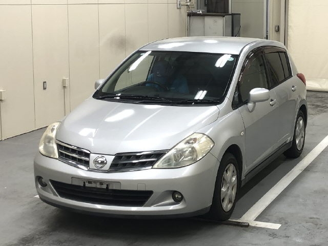 NISSAN TIIDA