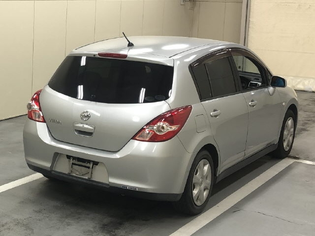 NISSAN TIIDA