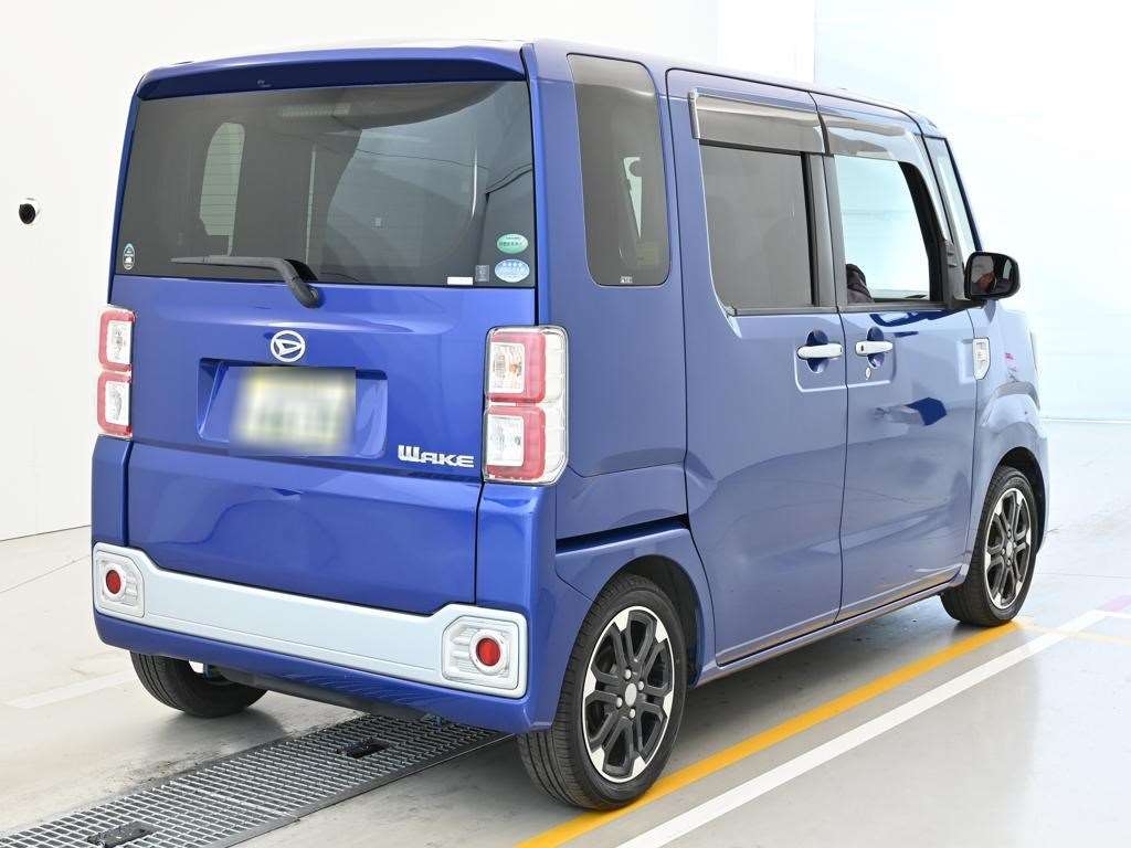 DAIHATSU WAKE