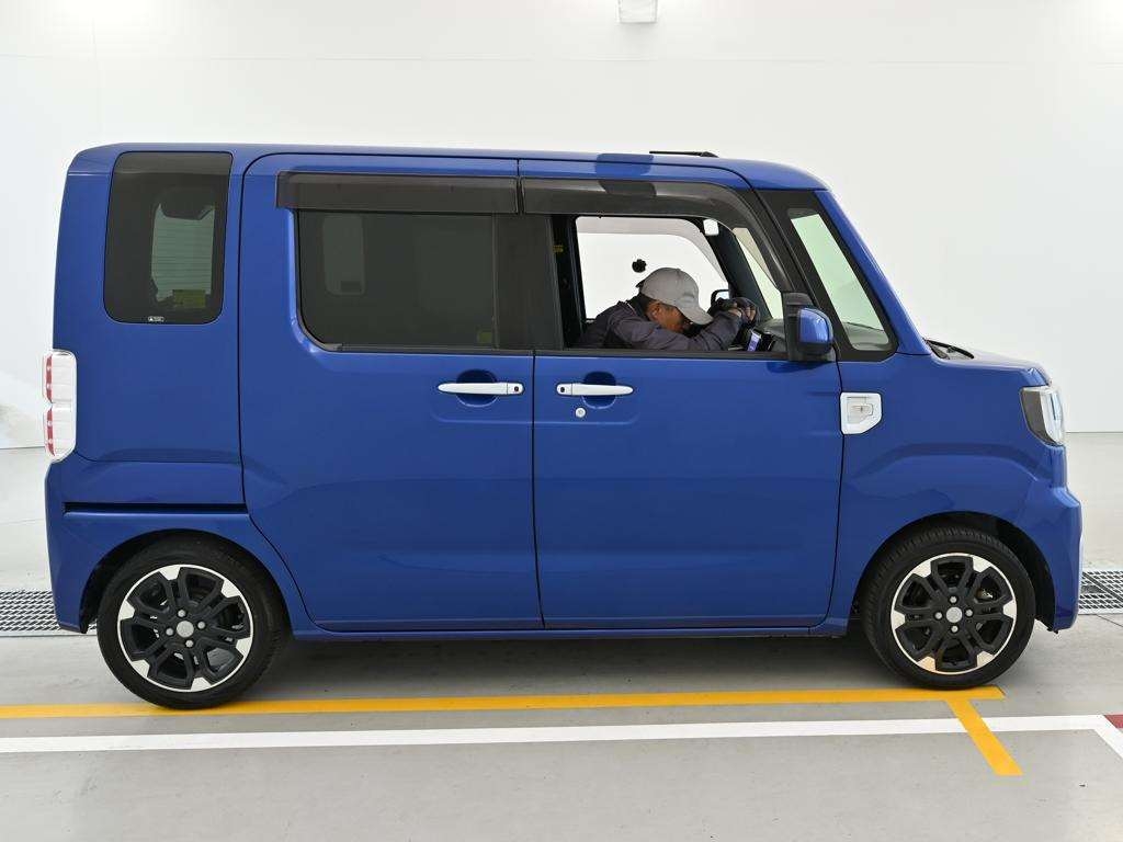 DAIHATSU WAKE