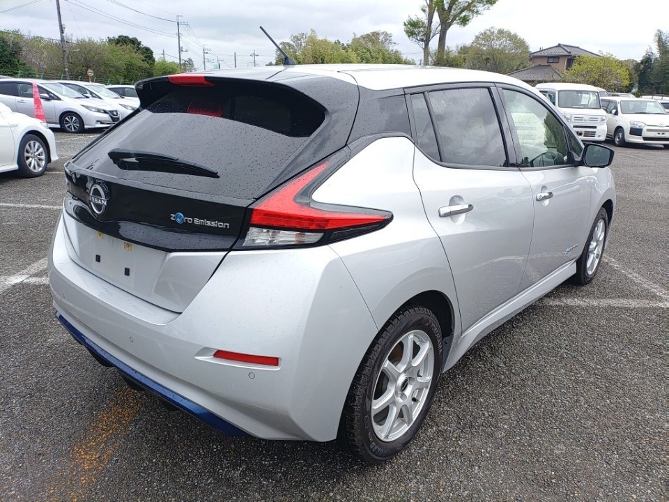 NISSAN LEAF