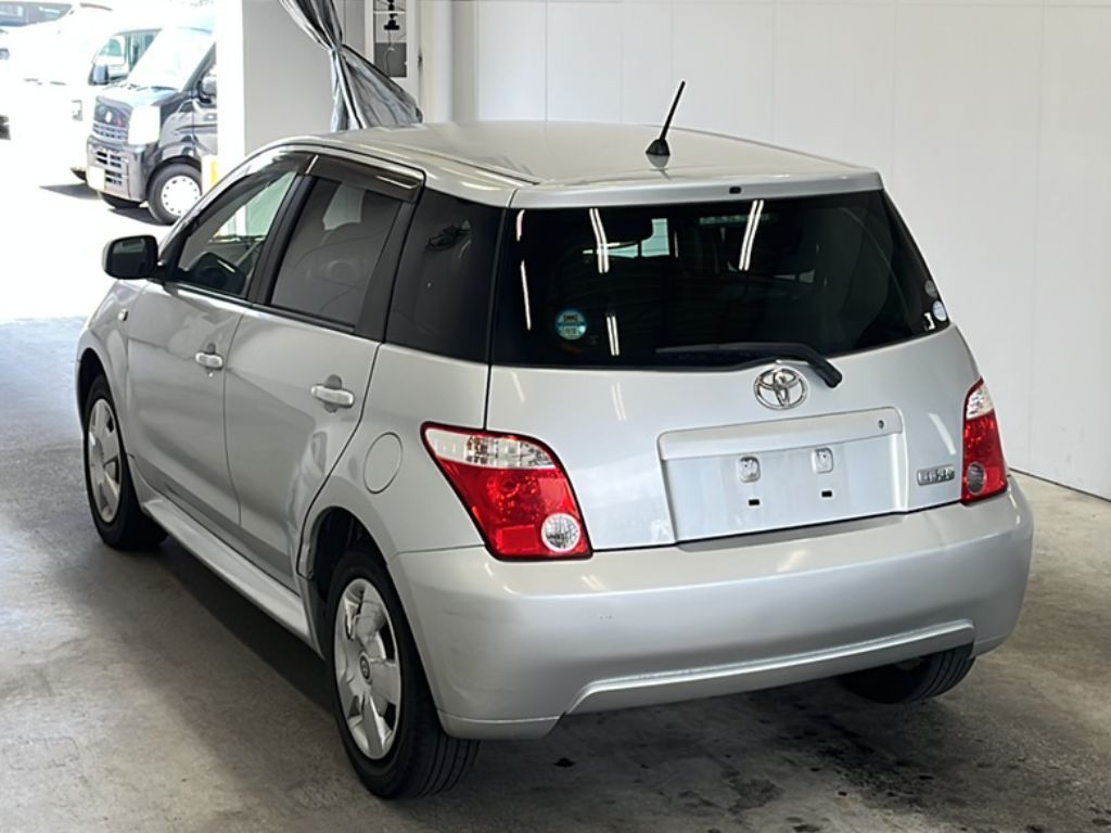 TOYOTA IST