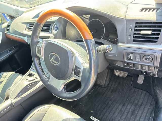 LEXUS CT200H