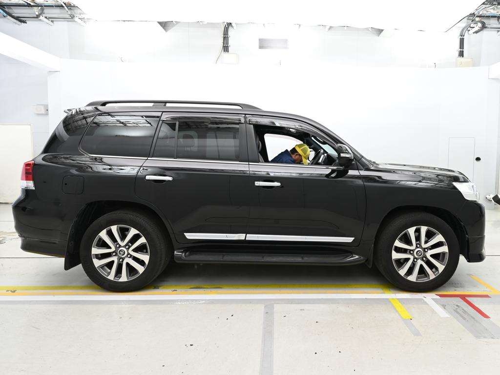 TOYOTA LAND CRUISER