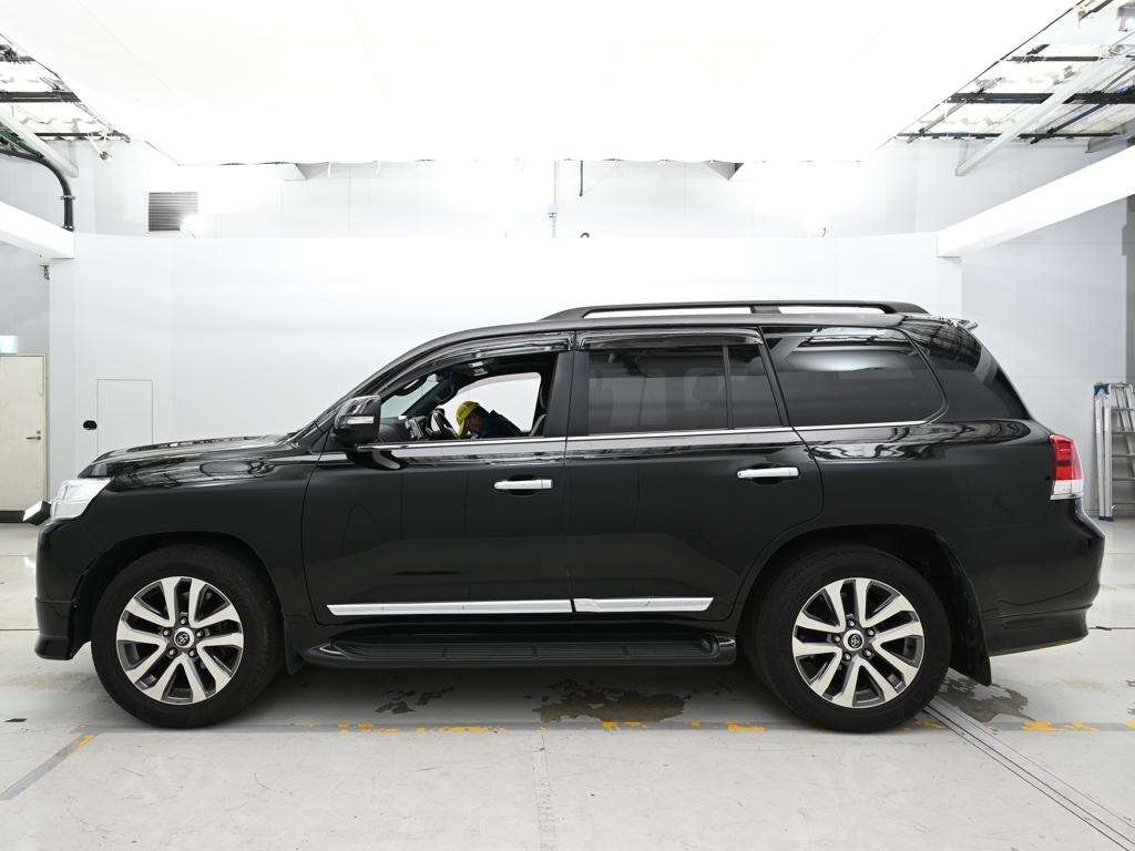 TOYOTA LAND CRUISER