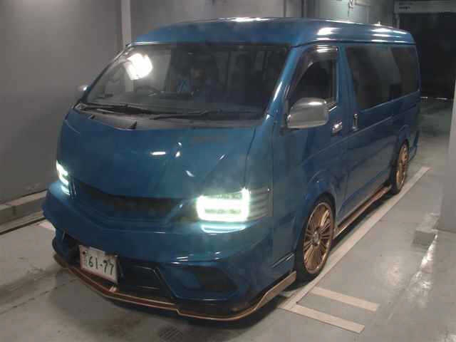 TOYOTA HIACE