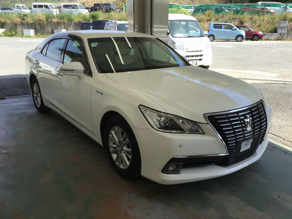 TOYOTA CROWN