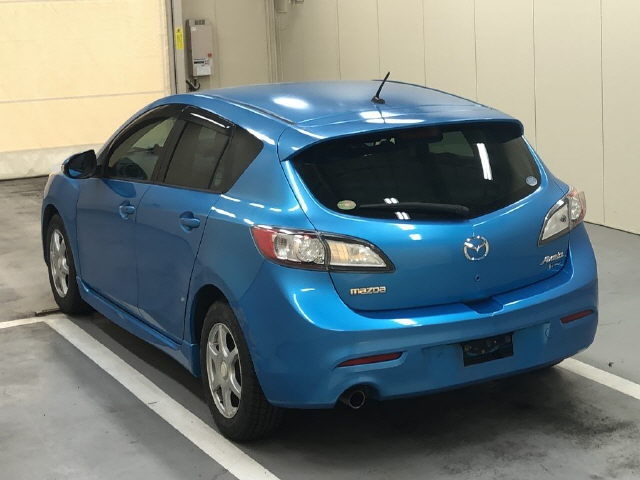 MAZDA AXELA