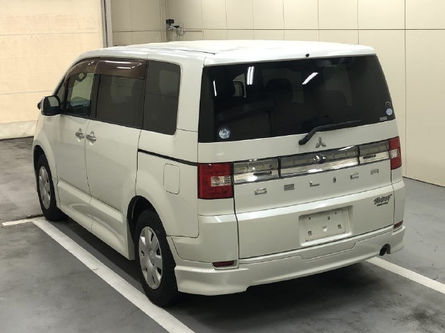 MITSUBISHI DELICA D:5