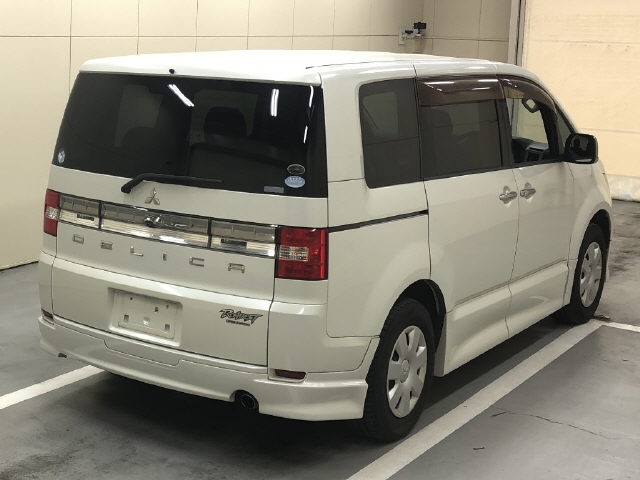 MITSUBISHI DELICA D:5
