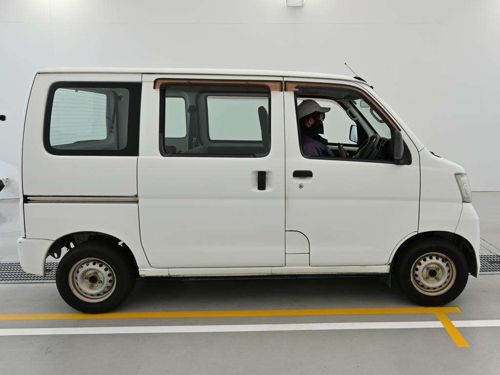 TOYOTA PIXIS VAN