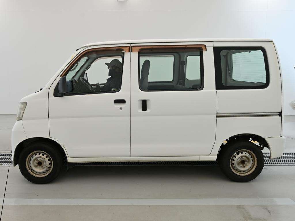 TOYOTA PIXIS VAN