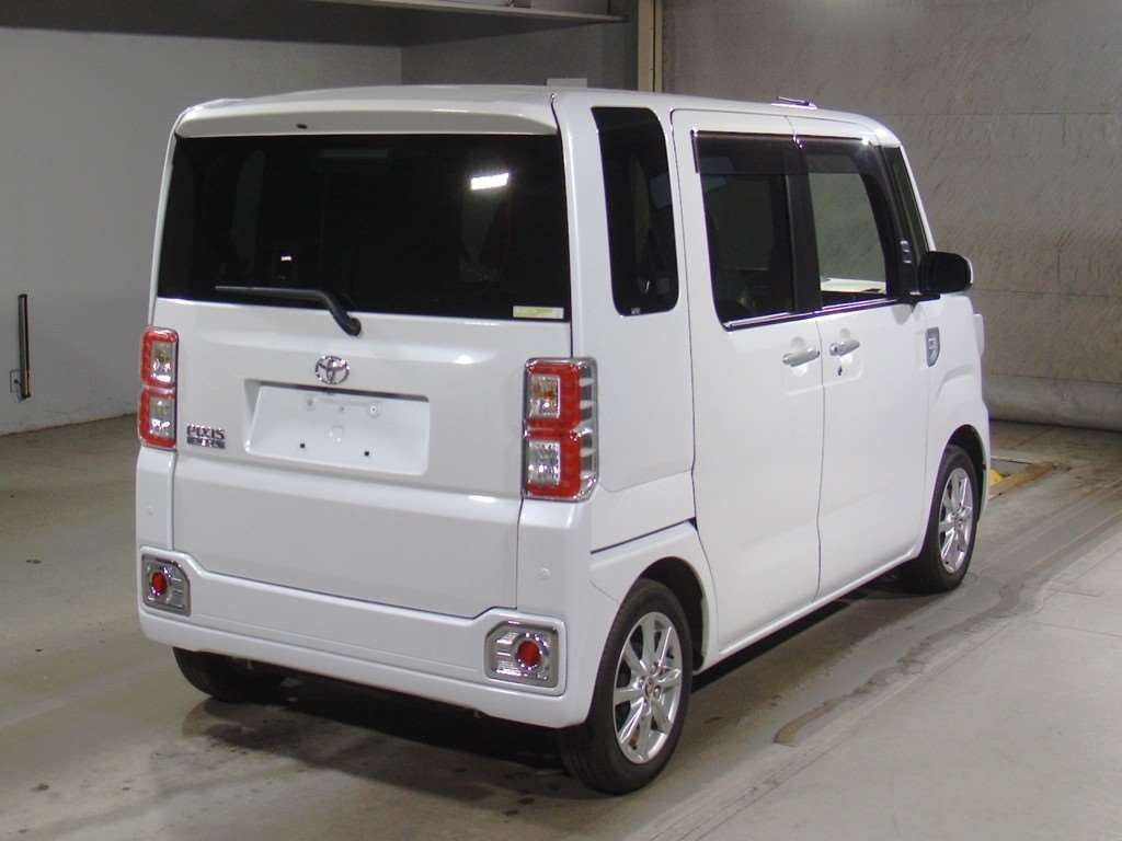 TOYOTA PIXIS MEGA
