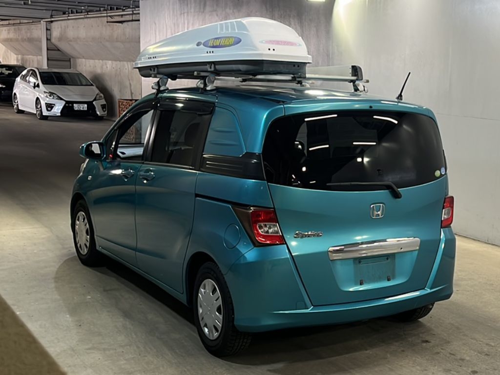 HONDA FREED SPIKE