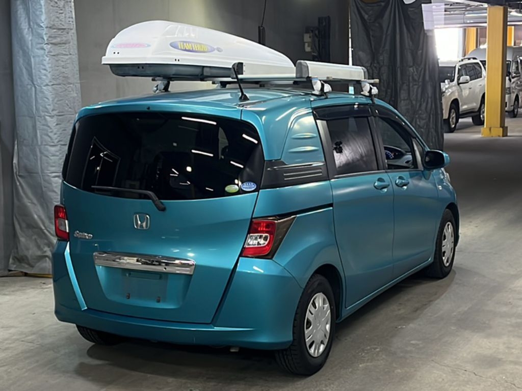 HONDA FREED SPIKE