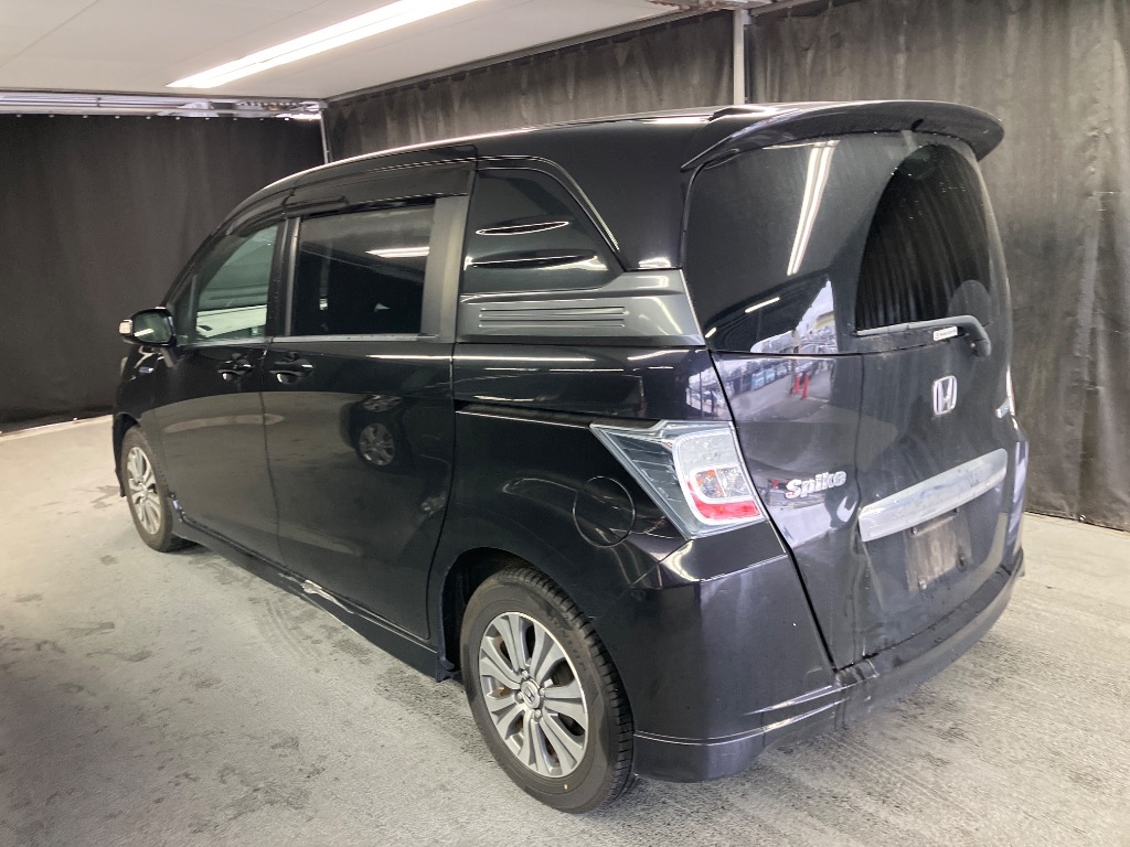 HONDA FREED SPIKE