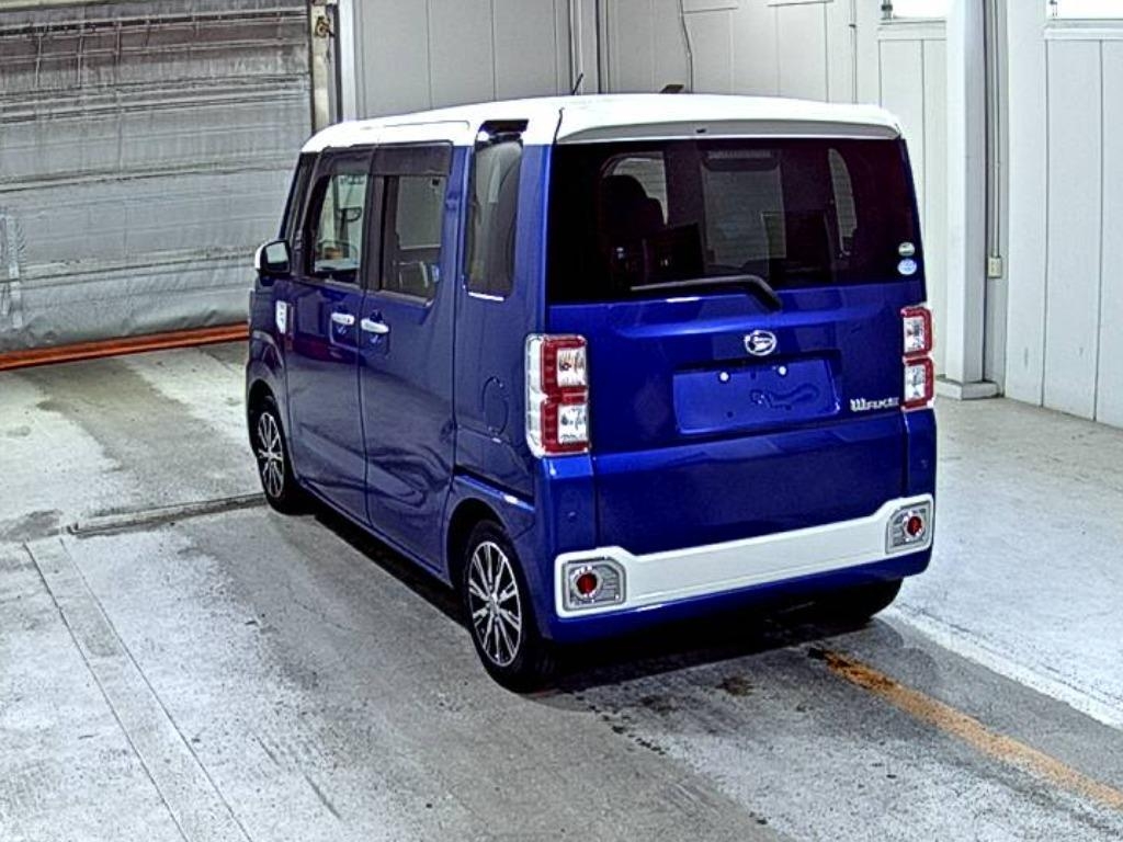 DAIHATSU WAKE