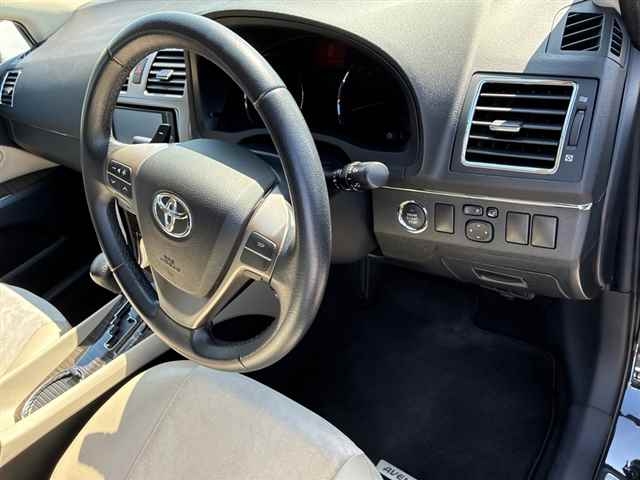 TOYOTA AVENSIS