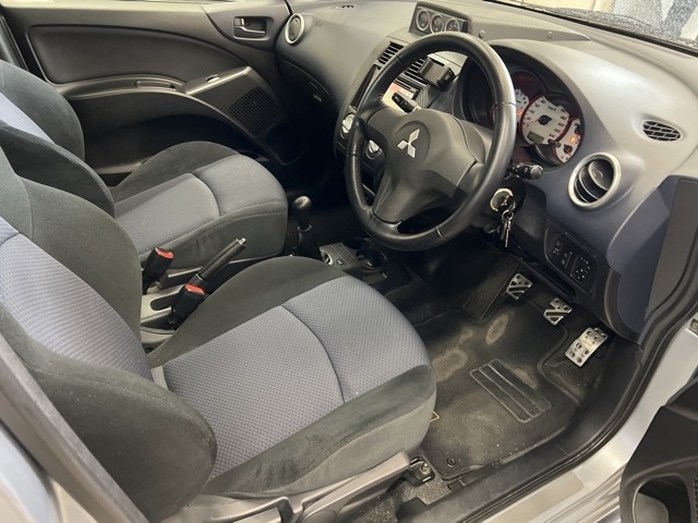 MITSUBISHI COLT
