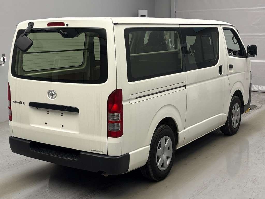 TOYOTA REGIUS ACE
