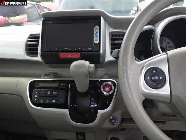 HONDA N-BOX SLASH