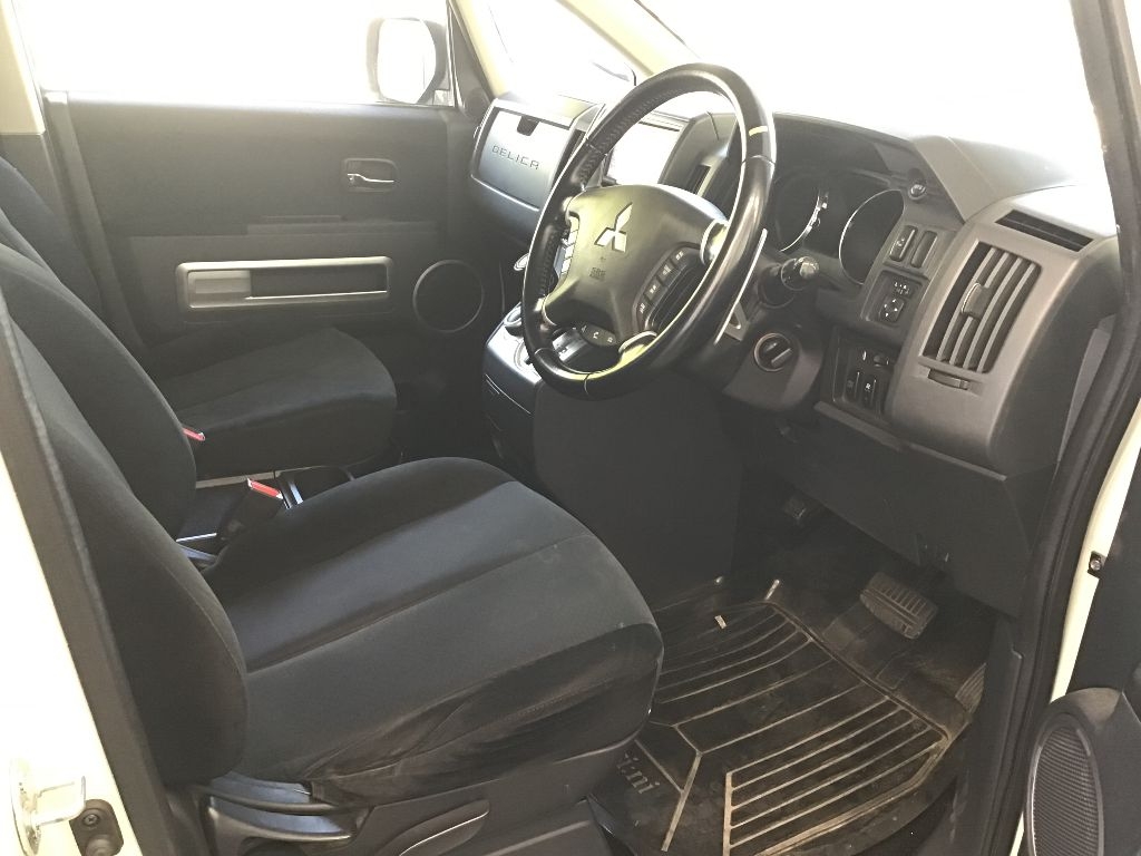 MITSUBISHI DELICA D:5