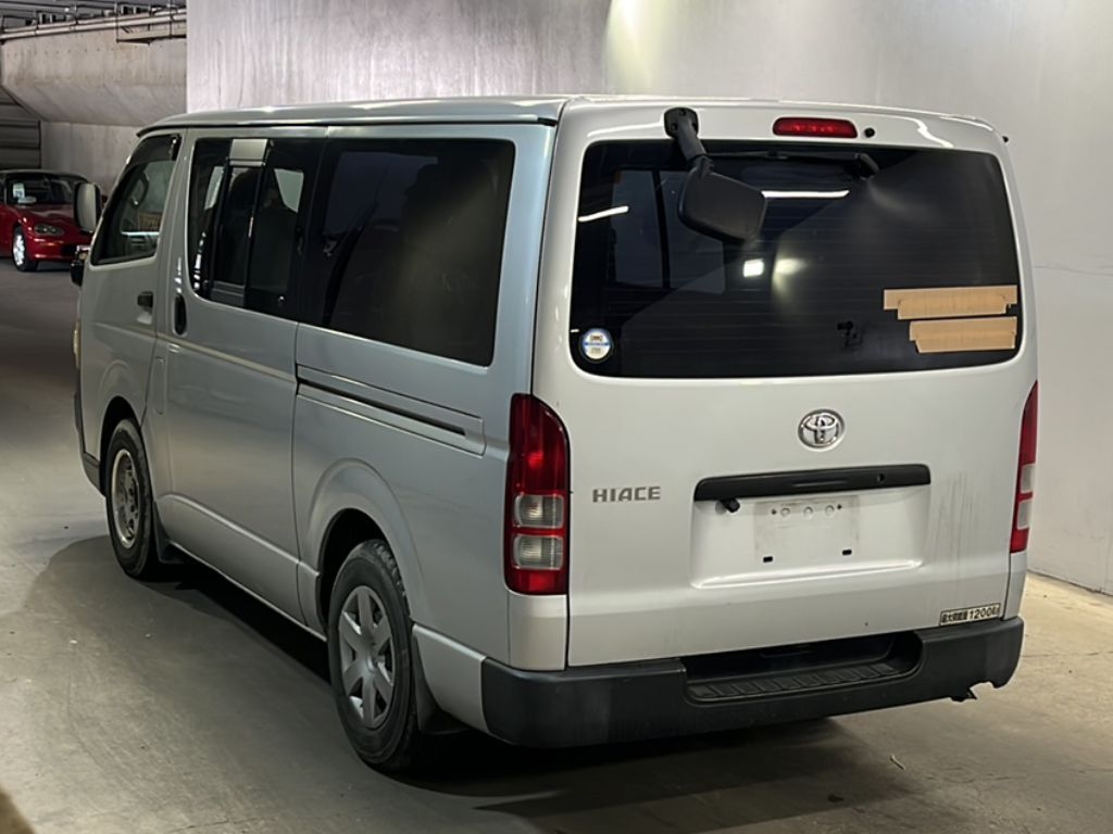 TOYOTA REGIUS ACE