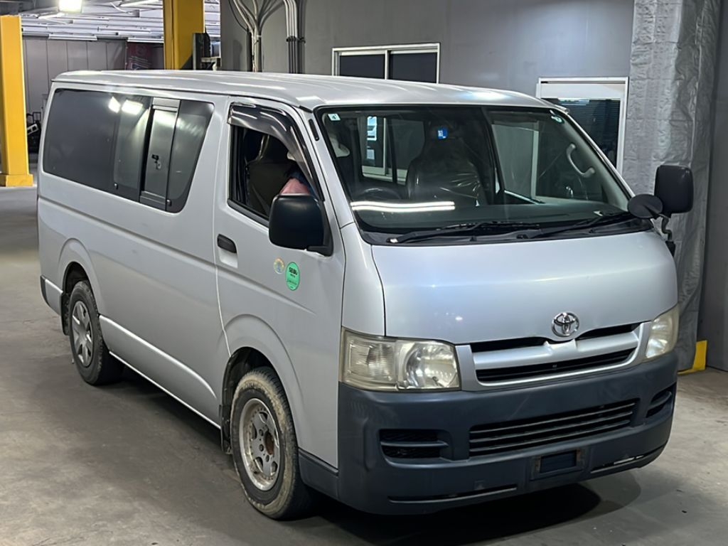 TOYOTA REGIUS ACE