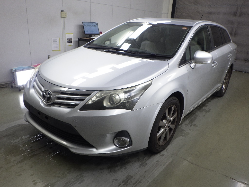 TOYOTA AVENSIS