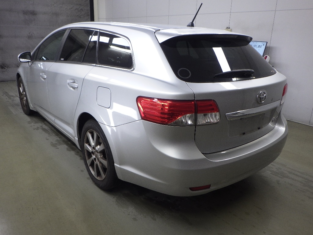 TOYOTA AVENSIS
