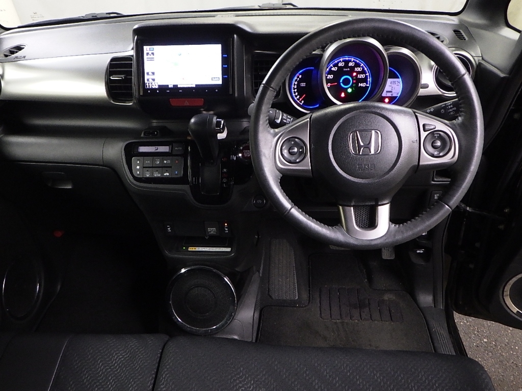 HONDA N-BOX SLASH