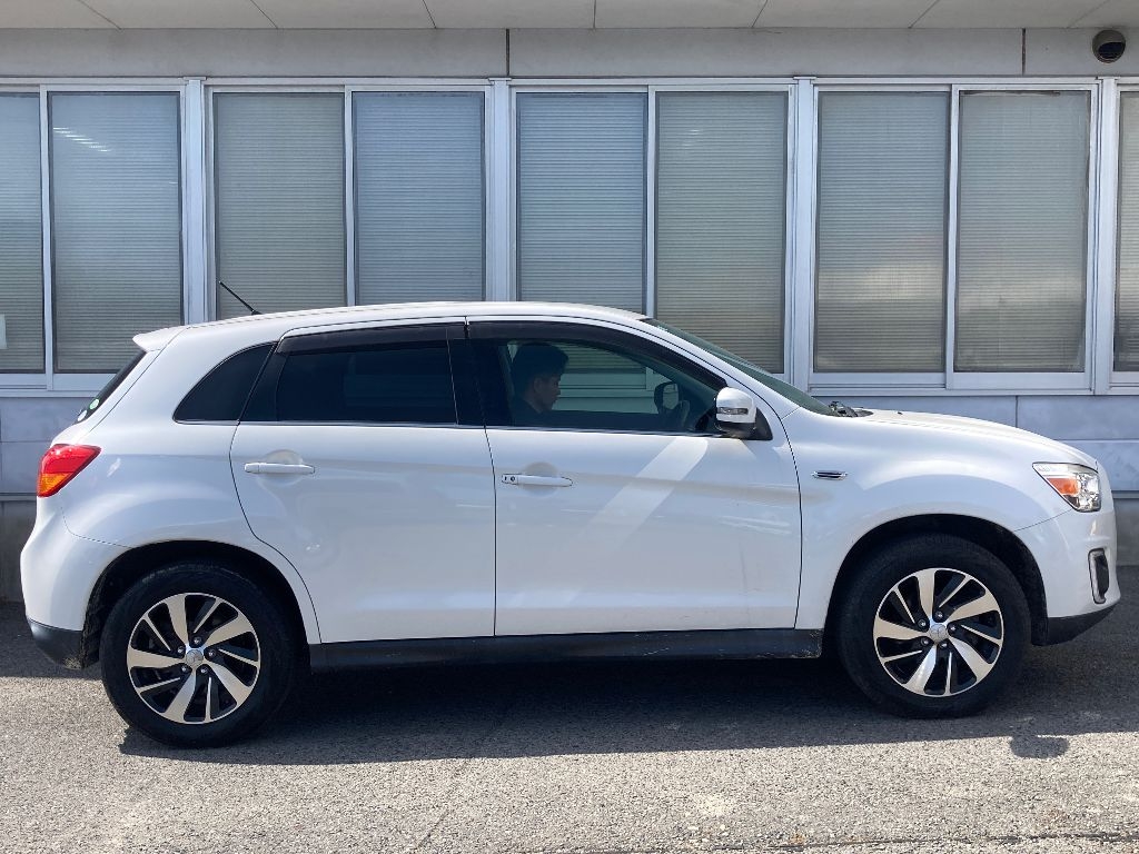 MITSUBISHI RVR