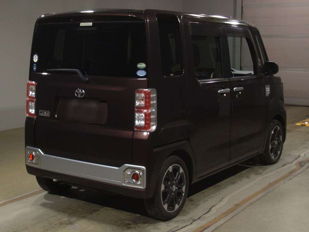 TOYOTA PIXIS MEGA