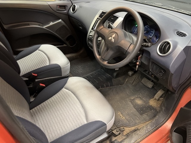 MITSUBISHI COLT