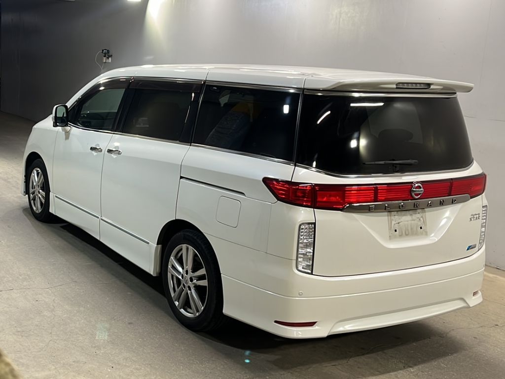 NISSAN ELGRAND
