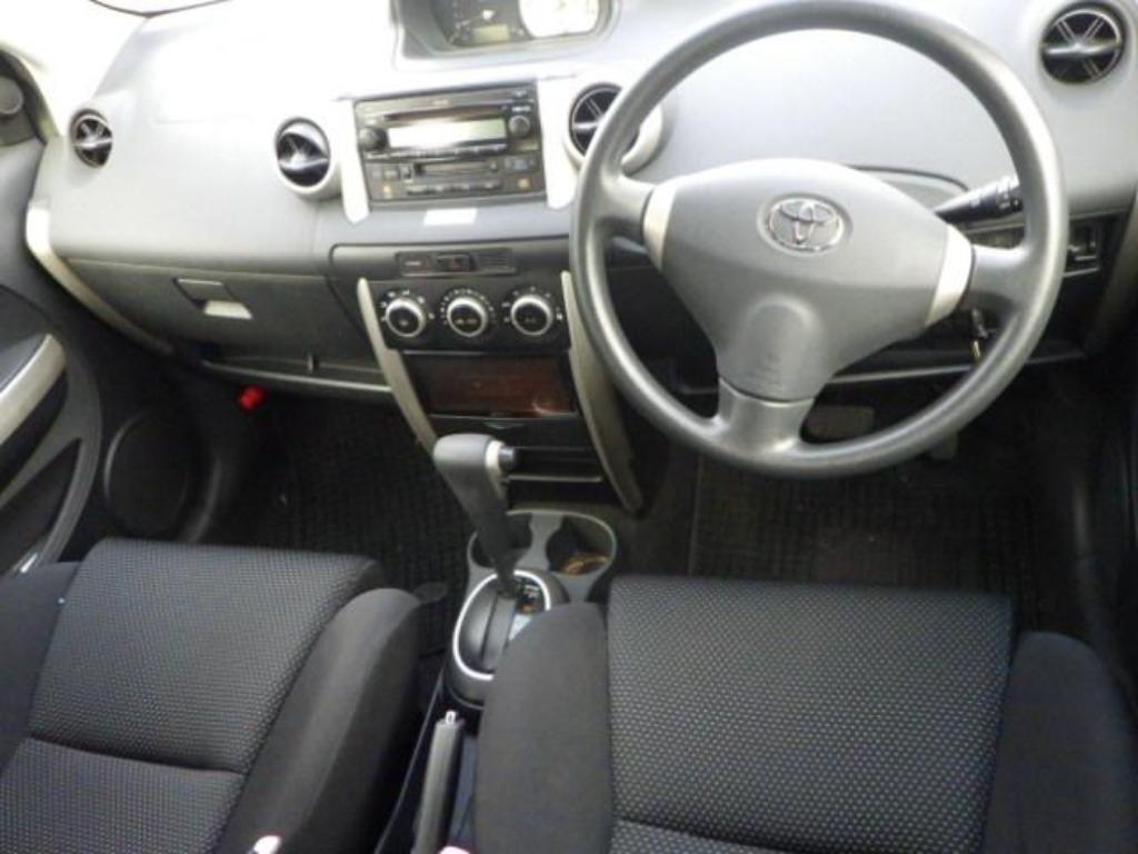 TOYOTA IST