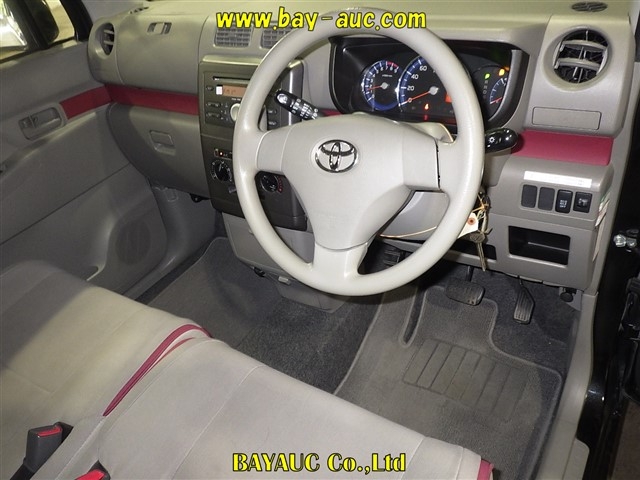 TOYOTA PIXIS SPACE