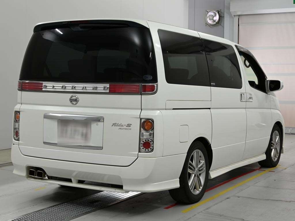 NISSAN ELGRAND