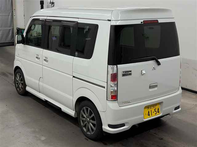 MITSUBISHI TOWN BOX