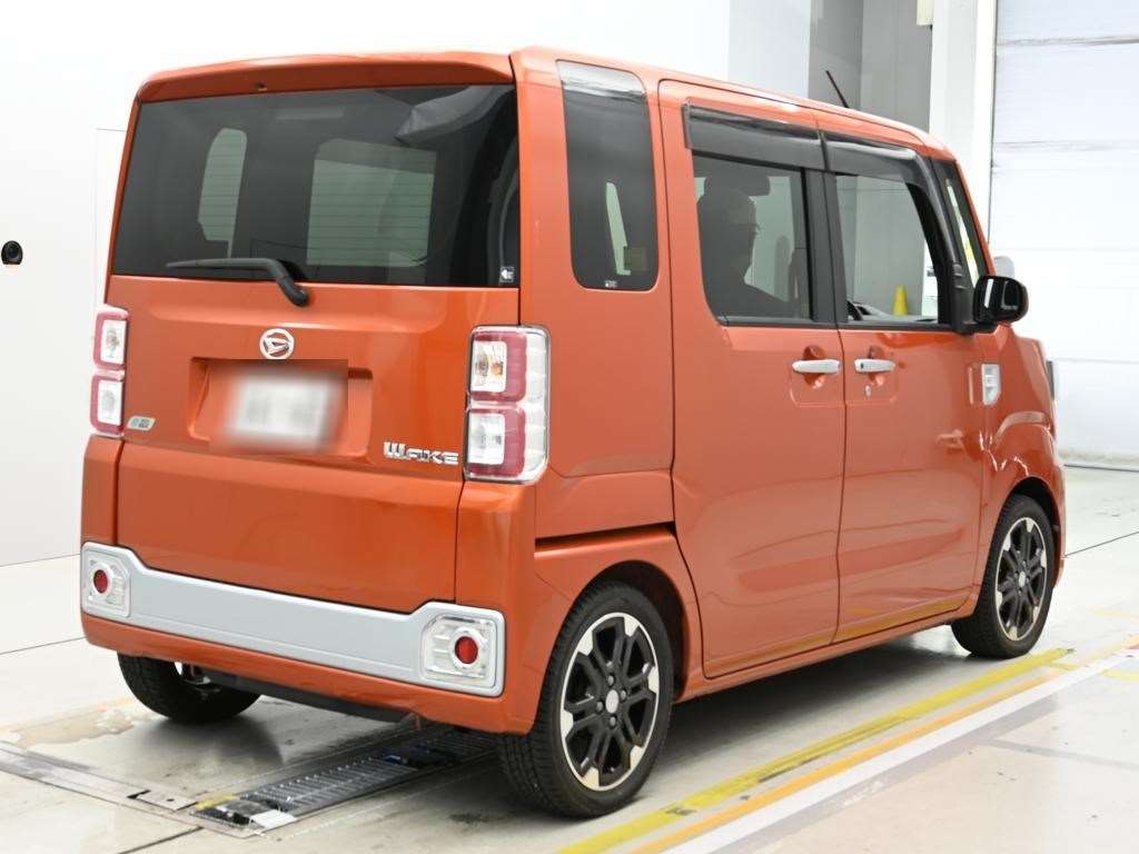 DAIHATSU WAKE