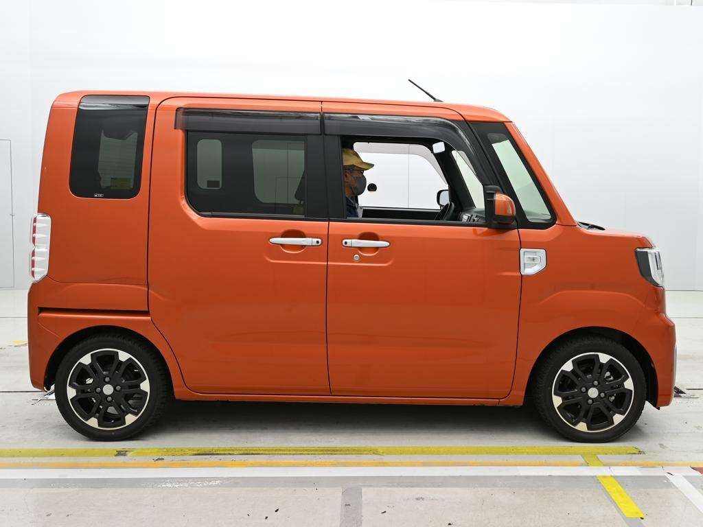 DAIHATSU WAKE
