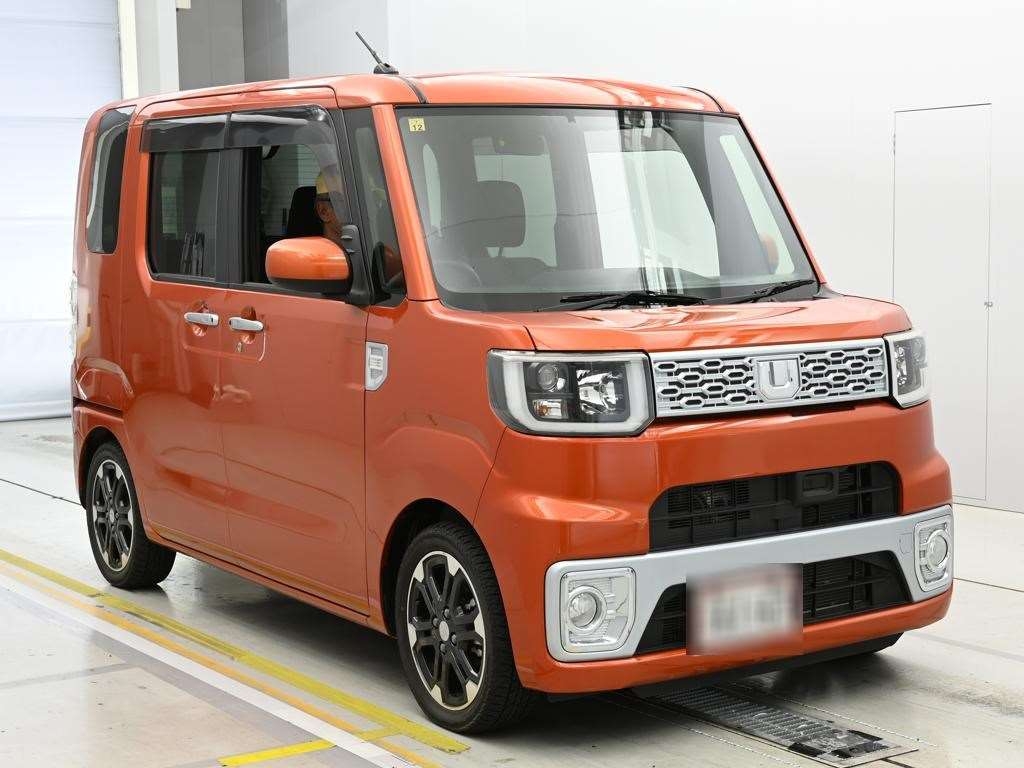 DAIHATSU WAKE
