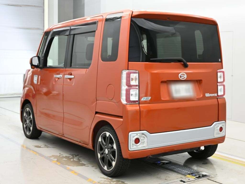 DAIHATSU WAKE