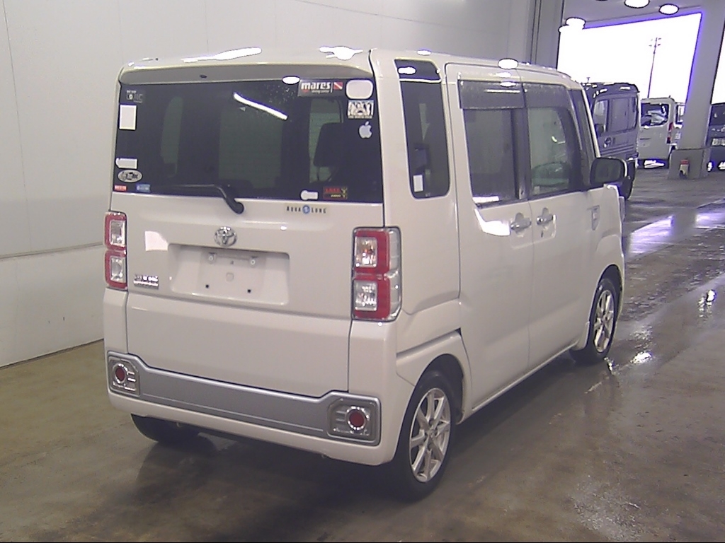 TOYOTA PIXIS MEGA