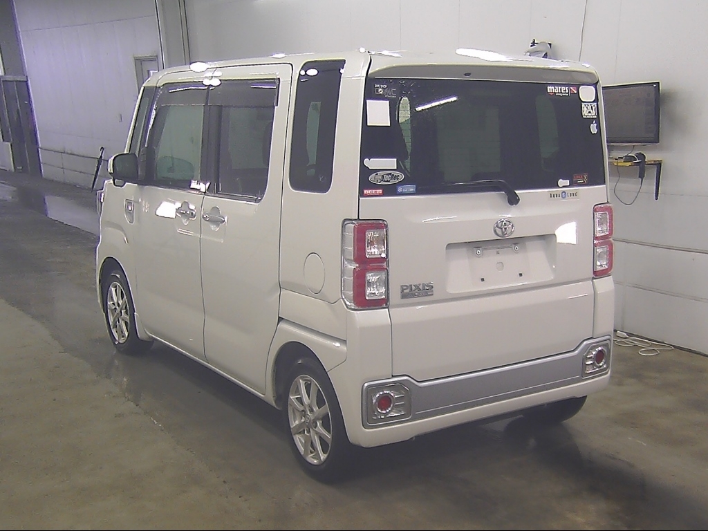TOYOTA PIXIS MEGA