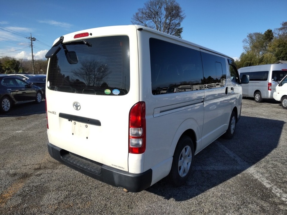 TOYOTA REGIUS ACE